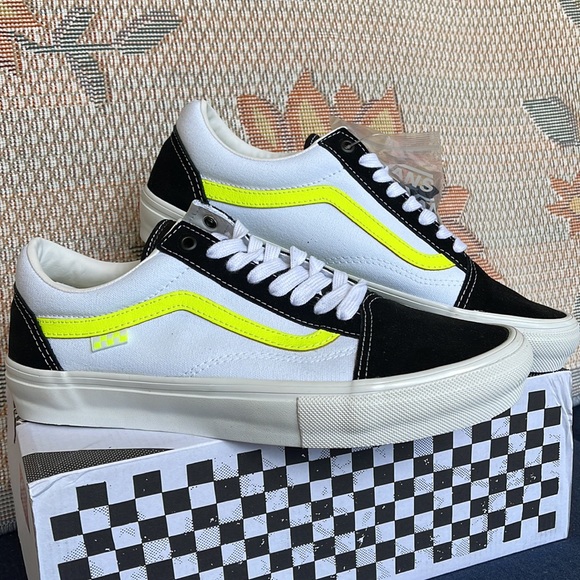 Vans WMNS Skate Old Skool
Neon True White/Yellow
VN0A5FCB6M5 sneakers - Picture 7 of 16